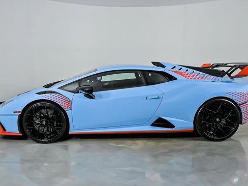 Used 2022 Lamborghini Huracan STO RWD image 9