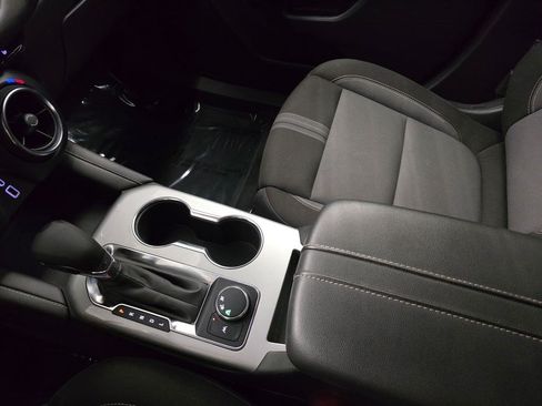 Used 2025 Chevrolet Blazer LT FWD image 23