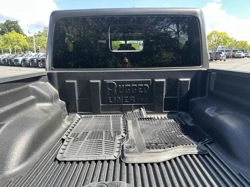 Used 2022 Jeep Gladiator Overland w/ Popular Equipment Package AWD/4WD image 13