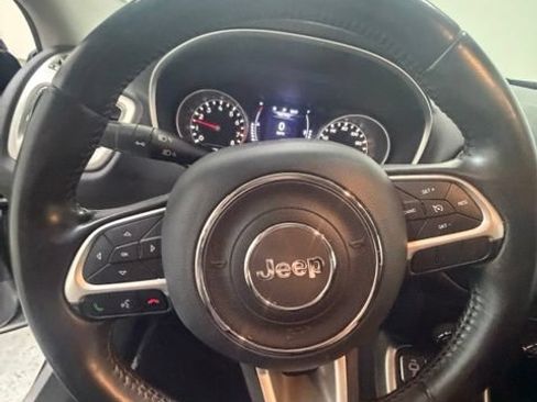 Used 2018 Jeep Compass Latitude FWD image 15