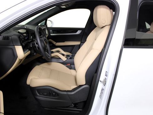 New 2026 Porsche Cayenne E-Hybrid Coupe AWD/4WD image 6