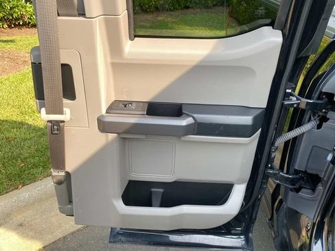 Used 2018 Ford F150 XLT w/ Equipment Group 302A Luxury AWD/4WD image 36