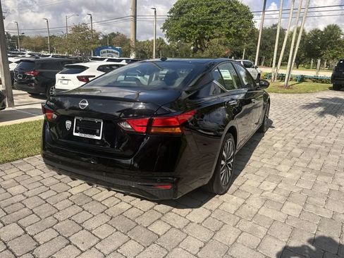 Used 2025 Nissan Altima 2.5 SV FWD image 36