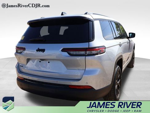 Used 2024 Jeep Grand Cherokee L Laredo AWD/4WD image 15