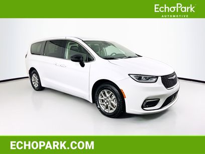 Used 2024 Chrysler Pacifica Touring-L