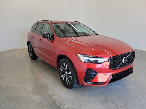 Used 2024 Volvo XC60 B5 Core AWD/4WD image 4