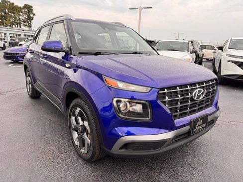 Used 2022 Hyundai Venue SEL FWD image 7