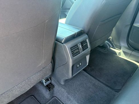 Used 2025 Nissan Rogue SV FWD image 24