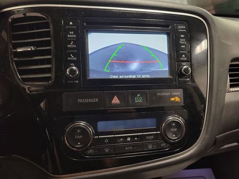 Used 2017 Mitsubishi Outlander ES image 17