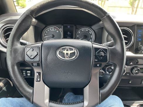Used 2017 Toyota Tacoma TRD Off-Road w/ Tow Package (A/T) AWD/4WD image 96