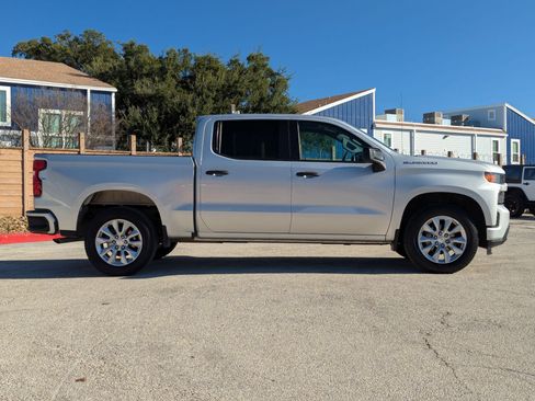 Used 2020 Chevrolet Silverado 1500 Custom w/ Custom Value Package image 3