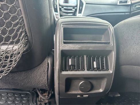 Used 2013 Cadillac SRX Luxury image 17