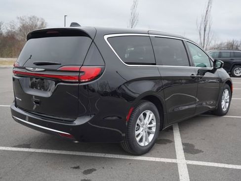 New 2026 Chrysler Pacifica Select FWD image 7