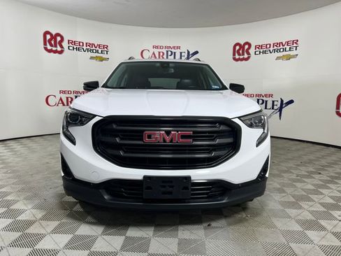 Used 2021 GMC Terrain SLT w/ Elevation Edition image 2