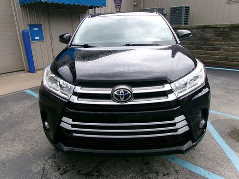 Used 2019 Toyota Highlander Plus AWD/4WD image 2