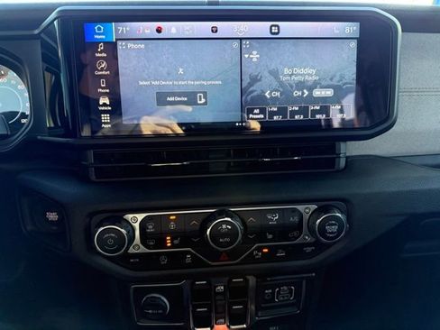 Used 2024 Jeep Wrangler Willys image 18