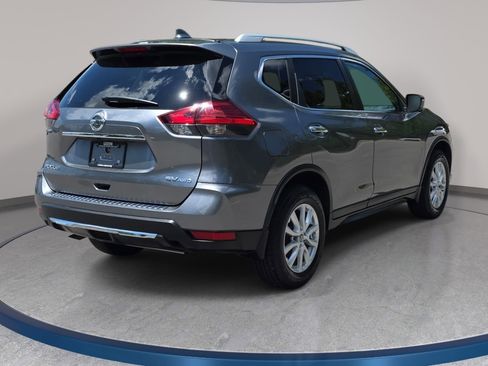 Used 2017 Nissan Rogue SV w/ SV Premium Package AWD/4WD image 6