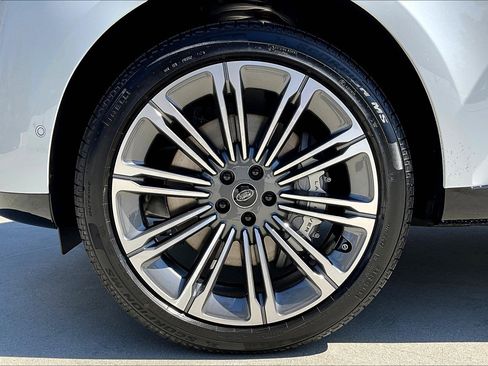New 2025 Land Rover Range Rover SE image 12