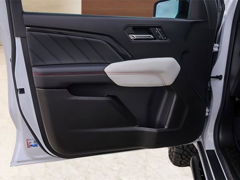 Used 2024 GMC Canyon AT4X image 25