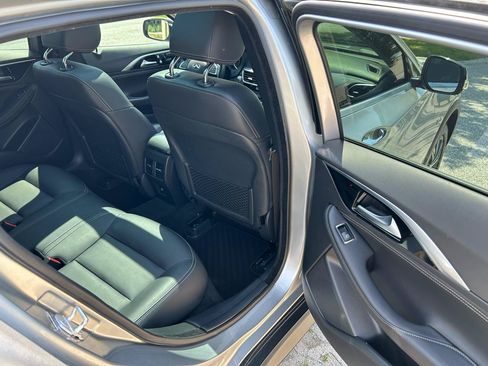 Used 2018 INFINITI QX30 Premium w/ Navigation Package AWD/4WD image 16
