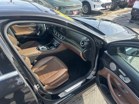Used 2017 Mercedes-Benz E 300 4MATIC image 21