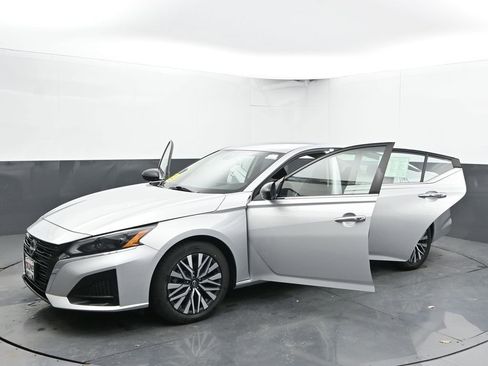 Used 2024 Nissan Altima 2.5 SV image 47