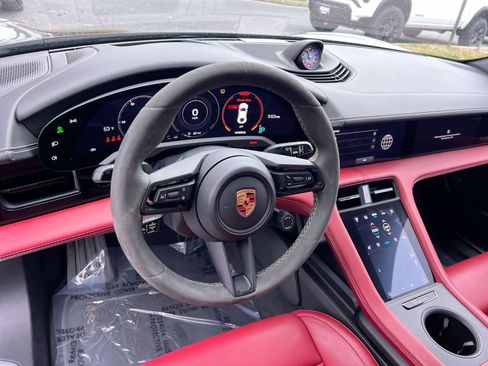 Used 2022 Porsche Taycan 4S image 16