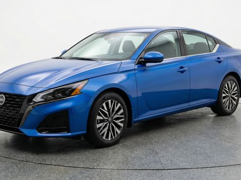 Used 2025 Nissan Altima 2.5 SV image 3