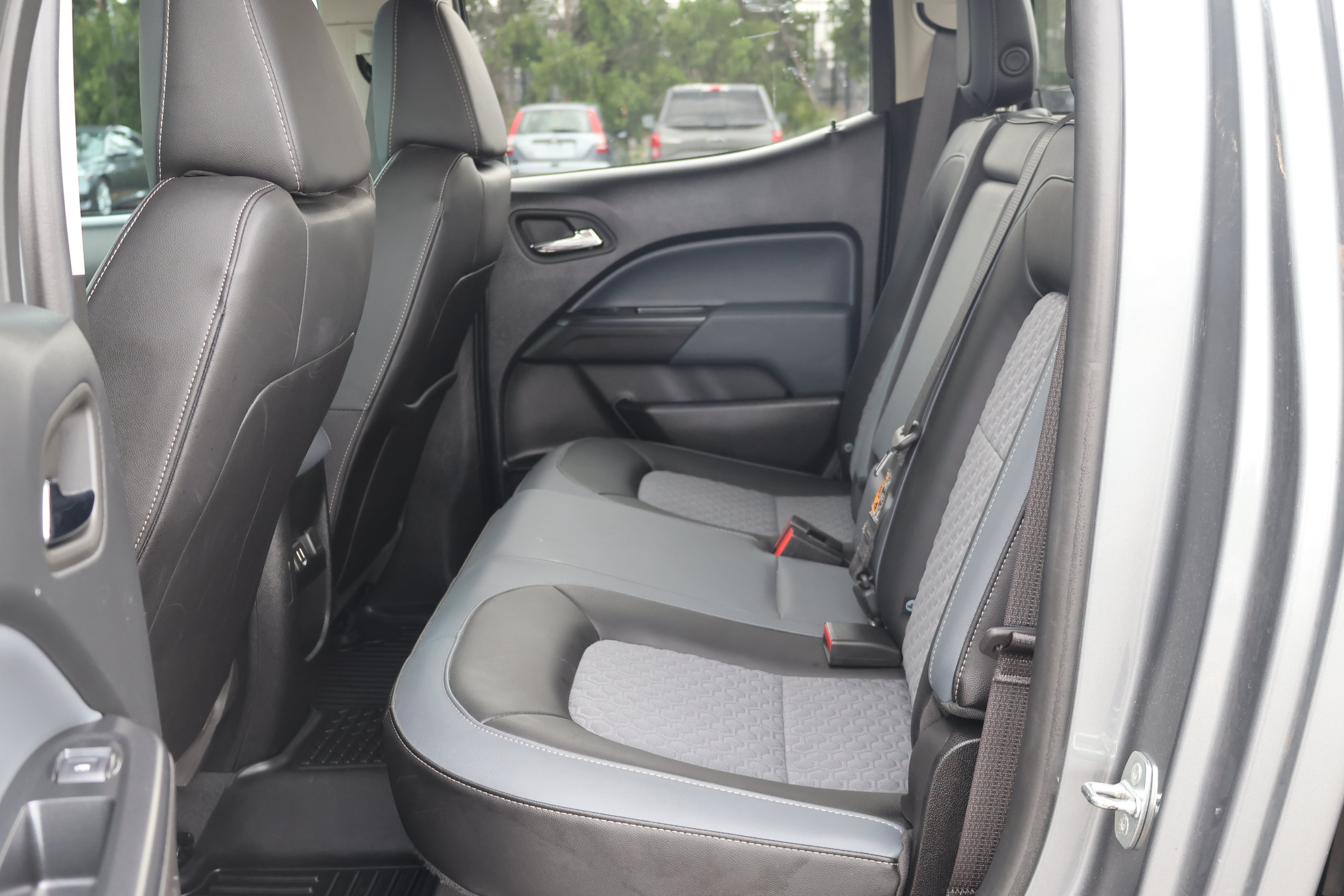 Used 2022 Chevrolet Colorado Z71 AWD/4WD image 17