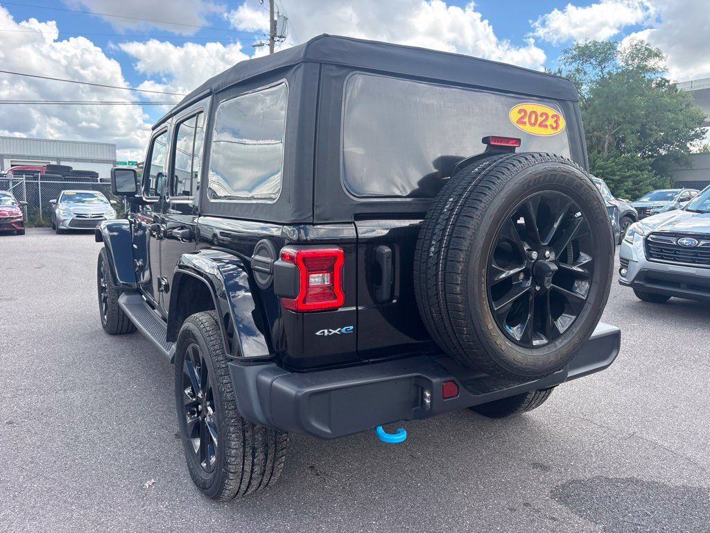 Used 2023 Jeep Wrangler Unlimited Sahara w/ Cold Weather Group AWD/4WD image 5