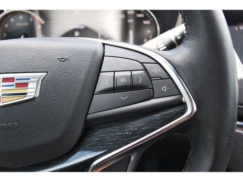 Used 2022 Cadillac XT5 Premium Luxury FWD image 16