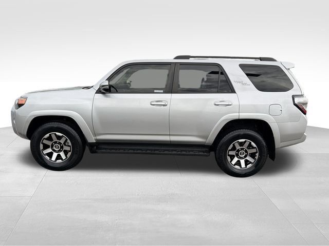 Used 2022 Toyota 4Runner TRD Off-Road Premium AWD/4WD image 4
