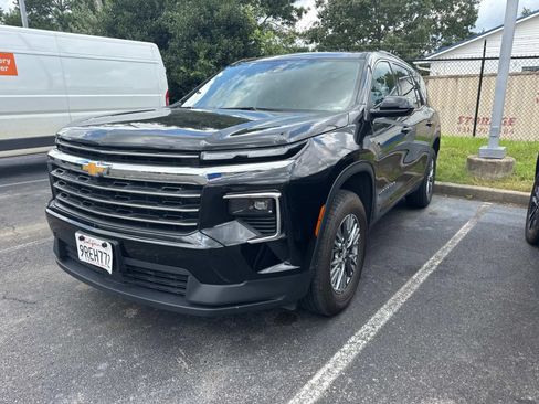 Used 2025 Chevrolet Traverse LT FWD image 14