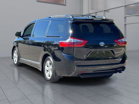 Used 2020 Toyota Sienna LE w/ Cargo Management Package image 4