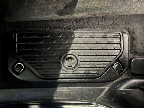 Used 2025 RAM 1500 Laramie AWD/4WD image 25