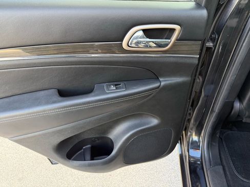 Used 2015 Jeep Grand Cherokee Overland w/ Trailer Tow Group IV image 22