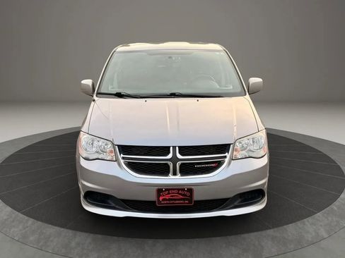 Used 2016 Dodge Grand Caravan SE image 2