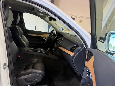 Used 2022 Volvo XC90 T5 Momentum w/ Advanced Package AWD/4WD image 17