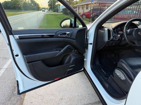 Used 2012 Porsche Cayenne image 14