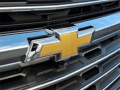 Used 2025 Chevrolet Traverse LT w/ Driver Confidence Package image 26