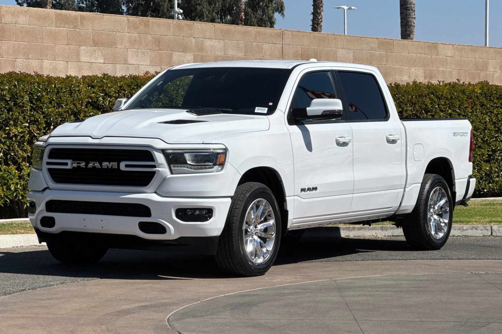 Used 2023 RAM 1500 Laramie AWD/4WD image 8