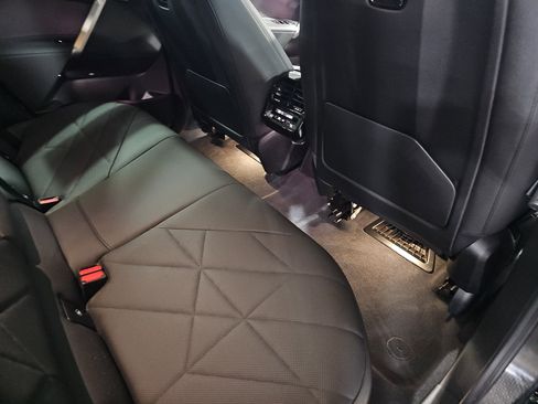 Used 2024 BMW iX xDrive50 w/ Premium Package image 11