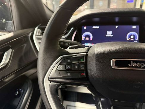 Used 2023 Jeep Grand Cherokee L Laredo image 11