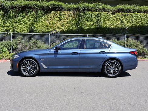 Used 2023 BMW 530e xDrive w/ Premium Package AWD/4WD image 11
