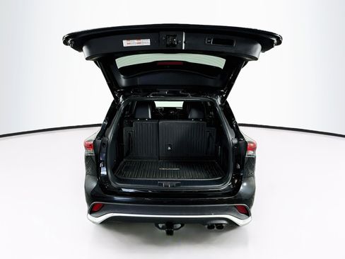 Used 2021 Toyota Highlander XSE AWD/4WD image 31