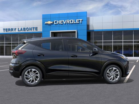 New 2027 Chevrolet Bolt LT FWD image 7