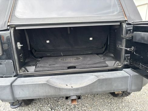 Used 2015 Jeep Wrangler Rubicon w/ Trailer Tow Group AWD/4WD image 13