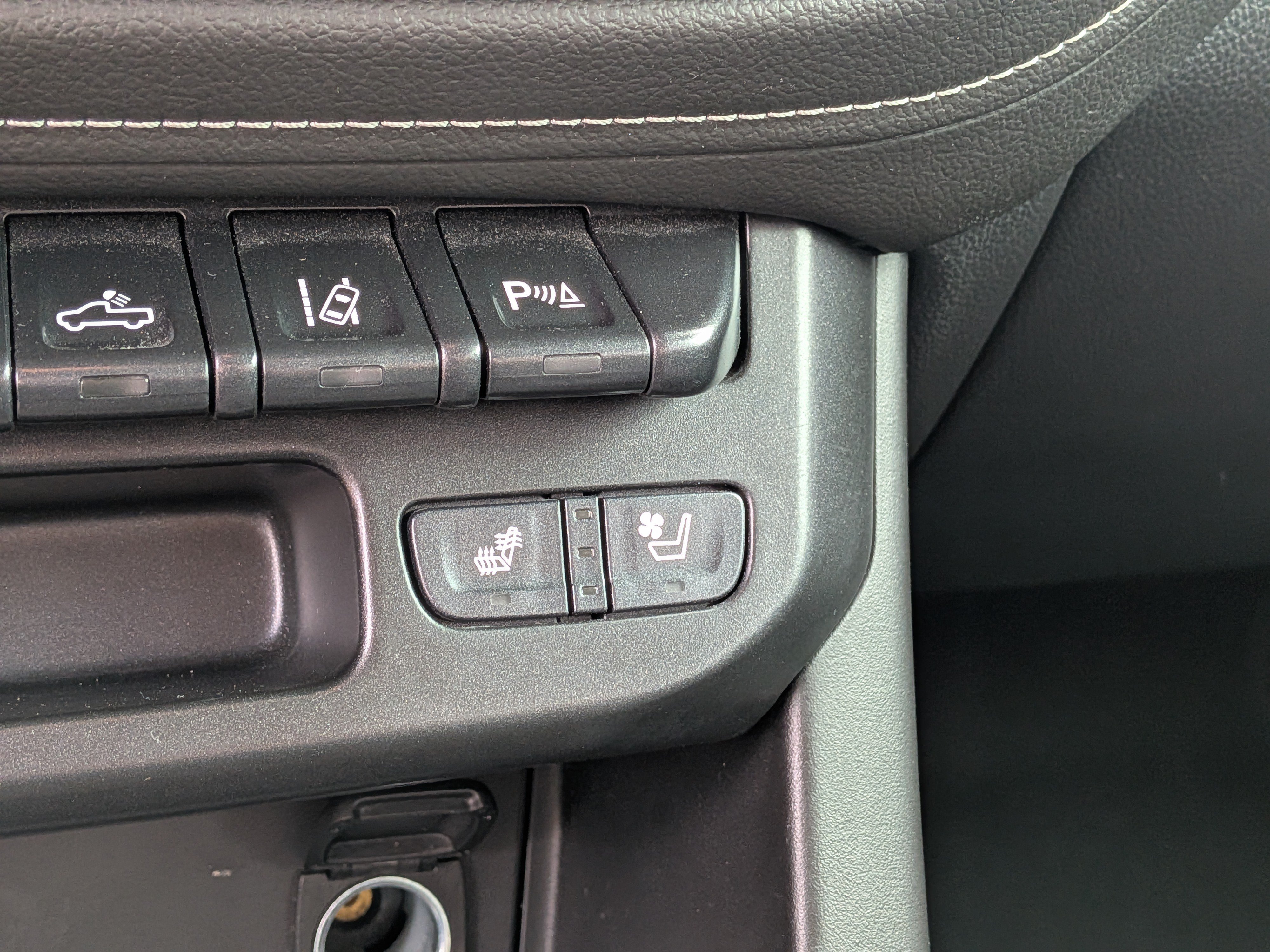 Used 2022 GMC Canyon Denali RWD image 29