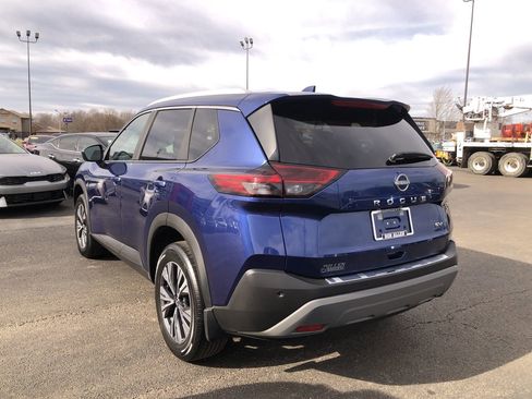 Used 2023 Nissan Rogue SV w/ SV Premium B Package image 4