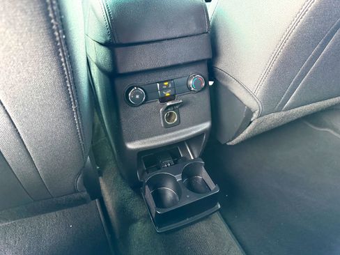 Used 2017 Ford Explorer XLT image 19